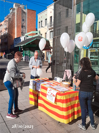 Reunió AA.VV Collblanc La Torrassa i veïns/es de la Plaça Solidaritat